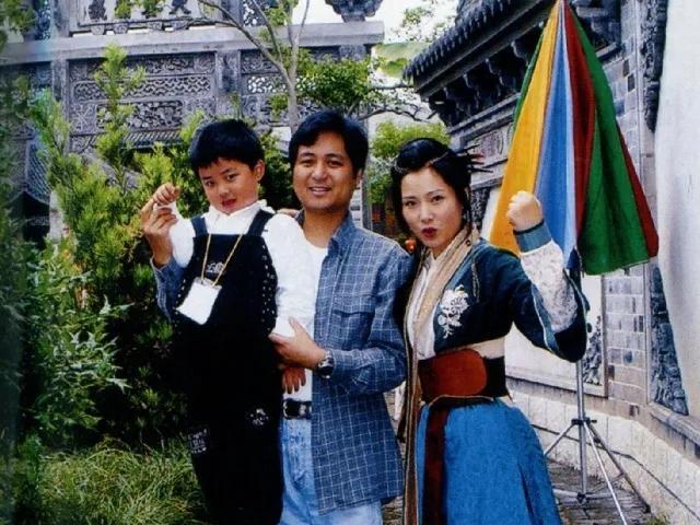 何赛飞与老公合影(老戏骨何赛飞被母亲抛弃)(32)