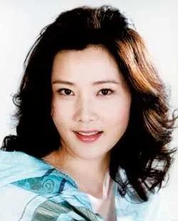 何赛飞与老公合影(老戏骨何赛飞被母亲抛弃)(6)