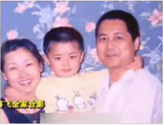 何赛飞与老公合影(老戏骨何赛飞被母亲抛弃)(24)