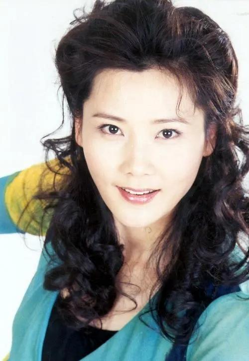 何赛飞与老公合影(老戏骨何赛飞被母亲抛弃)(25)