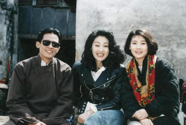 何赛飞与老公合影(老戏骨何赛飞被母亲抛弃)(29)