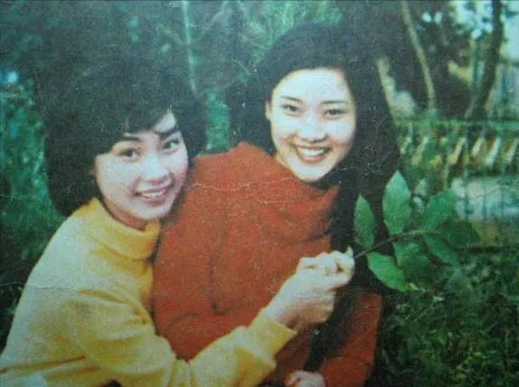 何赛飞与老公合影(老戏骨何赛飞被母亲抛弃)(8)