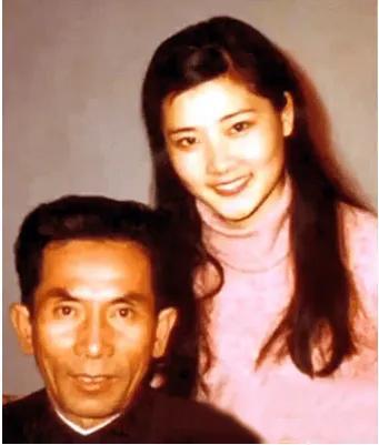 何赛飞与老公合影(老戏骨何赛飞被母亲抛弃)(4)