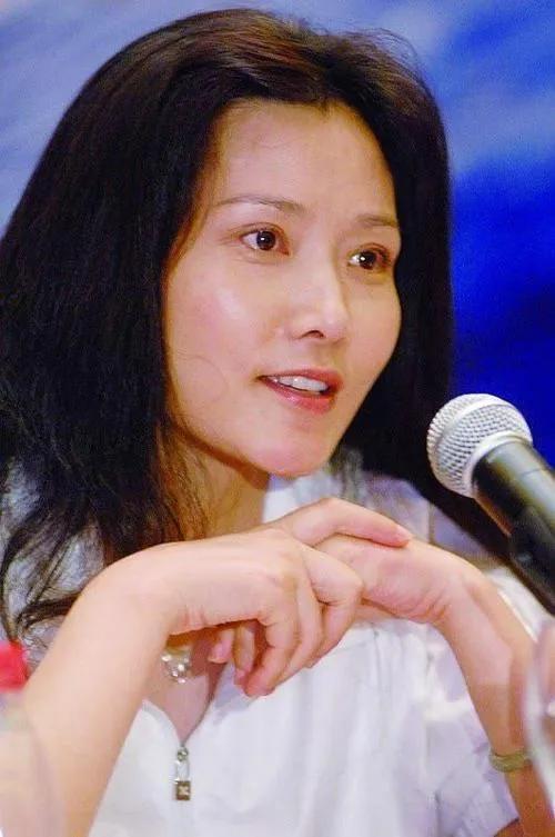 何赛飞与老公合影(老戏骨何赛飞被母亲抛弃)(11)