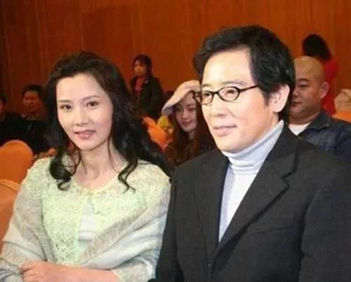 何赛飞与老公合影(老戏骨何赛飞被母亲抛弃)(9)