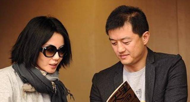 王菲李亚鹏离婚原因，王菲李亚鹏采(李亚鹏和王菲离婚时候发的动态)