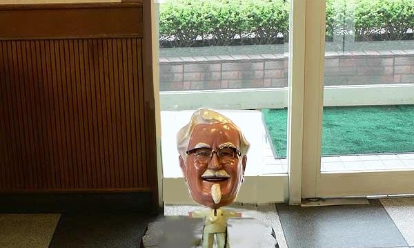 肯德基爷爷的诅咒(被诅咒了肯德基爷爷突然长出手脚)