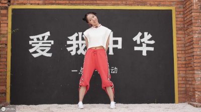 ​爱我中华歌词事件辟谣（《爱我中华》的歌词之争）