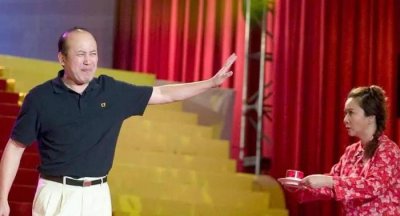 ​春晚台柱子郭达，藏了30年的老婆曝光，怪不得能生出学霸儿子！