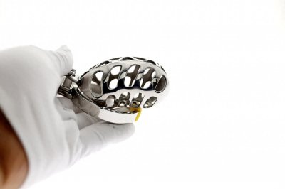 ​医生男友为控制女朋友，迷晕后戴贞操锁，仅供个人欣赏