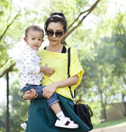 李冰冰颜值巅峰有多高(46岁李冰冰没结婚生娃却喜欢晒李雪儿女)(4)