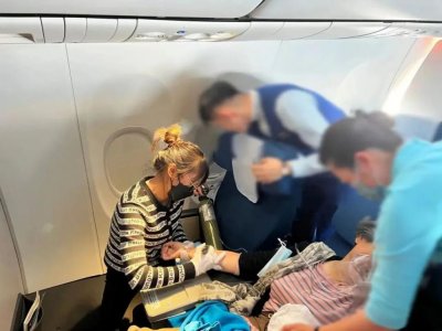 ​排名第一直博的厦大学生，在飞机上出手了