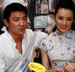 ​戏里赤裸上阵，戏外守身如玉，曾“一脱成名”的她50岁还没对象