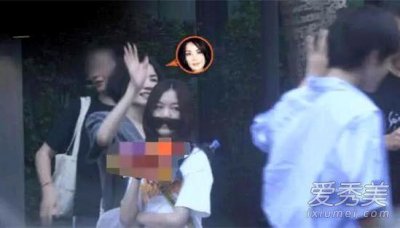 ​李嫣戴墨镜的方式什么梗？李嫣戴墨镜的方式为什么火了？