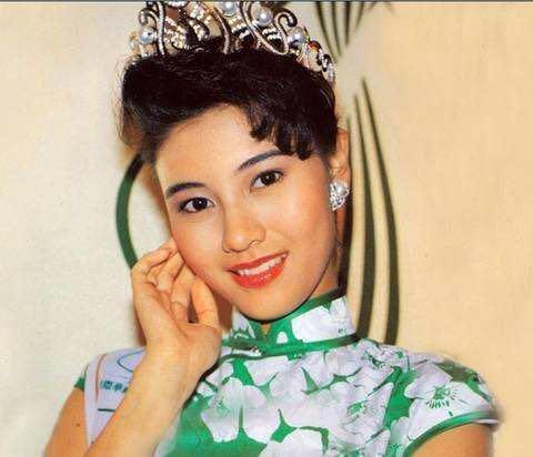 48岁李嘉欣晒近照脸部僵硬变多边形,网友:吓人!