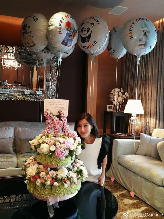 48岁李嘉欣晒近照脸部僵硬变多边形,网友:吓人!