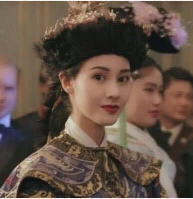 48岁李嘉欣晒近照脸部僵硬变多边形,网友:吓人!