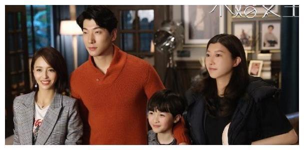 佟丽娅新作《不婚女王》,身高差显得她像少女,男主就是故事原型