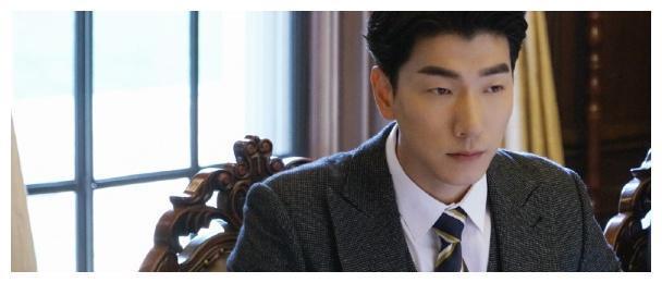 佟丽娅新作《不婚女王》,身高差显得她像少女,男主就是故事原型