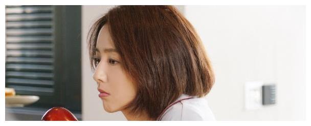 佟丽娅新作《不婚女王》,身高差显得她像少女,男主就是故事原型