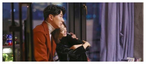 佟丽娅新作《不婚女王》,身高差显得她像少女,男主就是故事原型