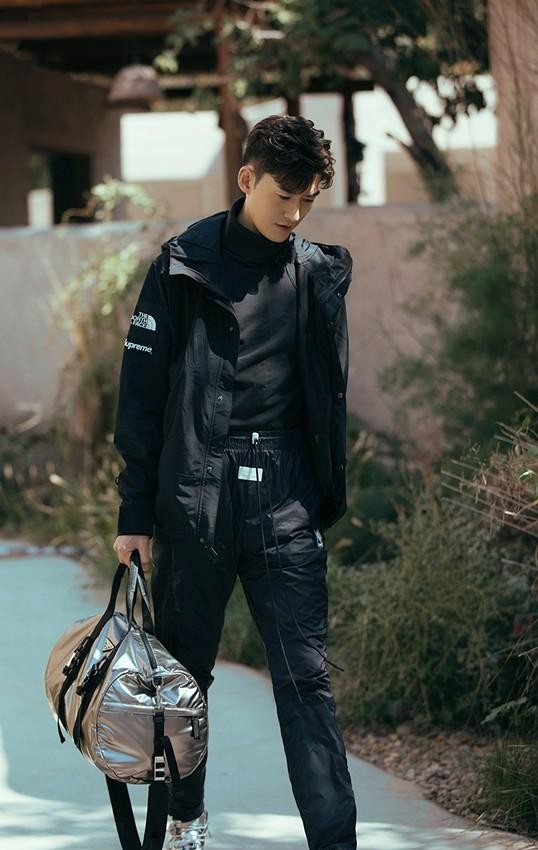 张翰的眼镜的图片(张翰坐上驾驶舱墨镜一戴)