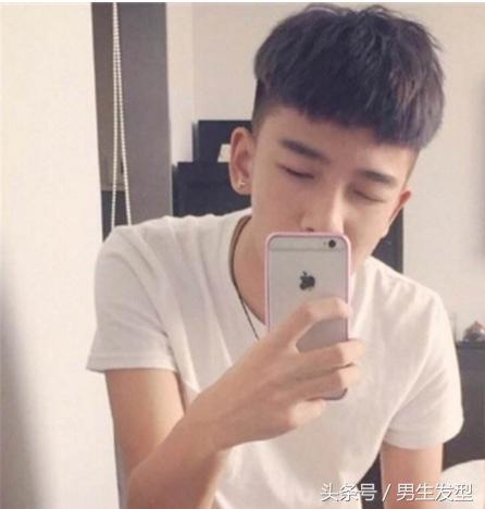 男生最帅的七款发型(6个帅出天际的男生发型)(4)