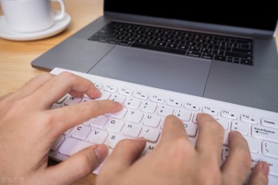 ​电脑自带的截图快捷键（电脑自带的截图快捷键截屏以后保存在哪）