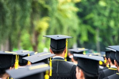 ​学历与能力哪个更重要？别喝＂鸡汤＂了,这些潜规则说到根子上了