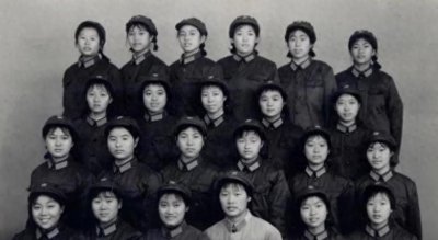 ​当年女青年当兵有多难，报名者众多，应征入伍者甚少