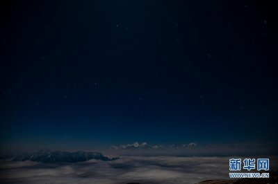 ​奇峰云海入画来