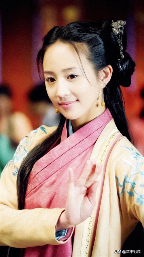 张钧甯素有“台湾第一气质美女”之称,也被称为“演艺圈女学霸”