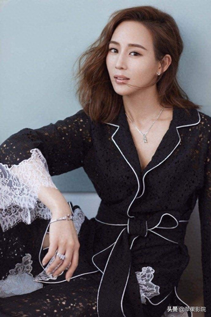 张钧甯素有“台湾第一气质美女”之称,也被称为“演艺圈女学霸”