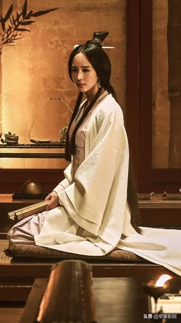 张钧甯素有“台湾第一气质美女”之称,也被称为“演艺圈女学霸”