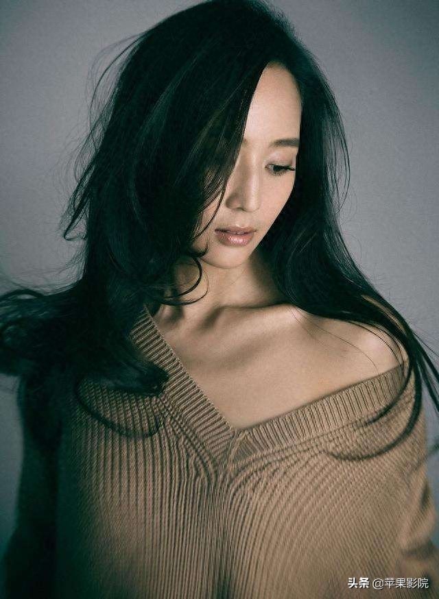 张钧甯素有“台湾第一气质美女”之称,也被称为“演艺圈女学霸”