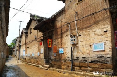 ​山西晋城良户村，大妈独自住在一座明清古城堡里，仿佛与世隔绝