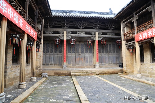 山西晋城良户村，大妈独自住在一座明清古城堡里，仿佛与世隔绝