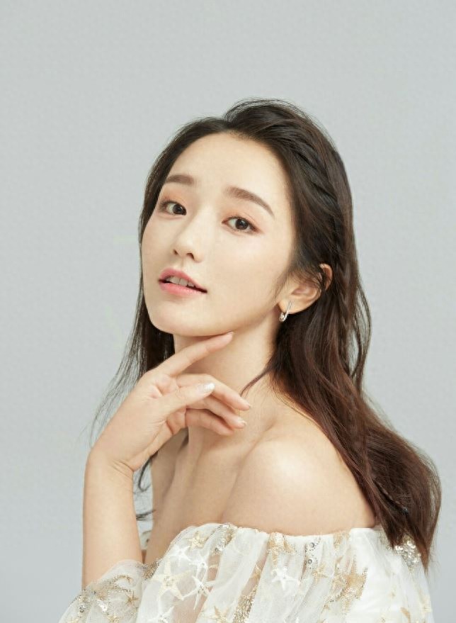 肖燕,出生于贵州贵阳,中国内地女演员,气质清新灵动