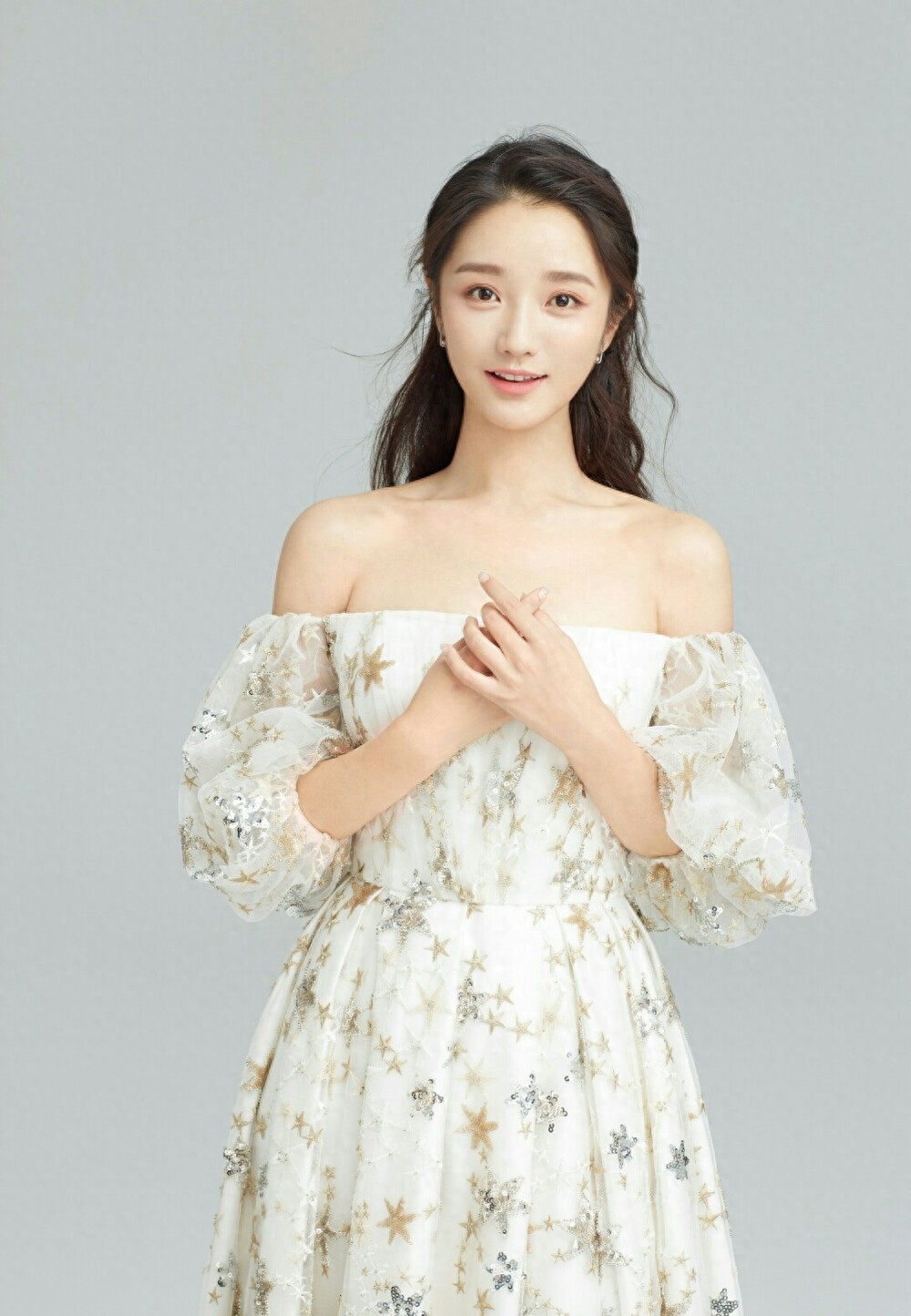 肖燕,出生于贵州贵阳,中国内地女演员,气质清新灵动