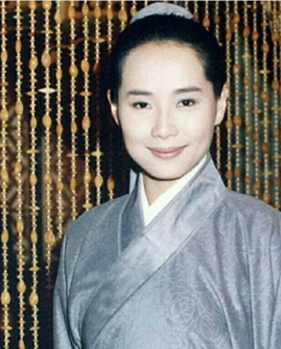 “小女花不弃”邢恩终于回归女装,造型难改,花费六、七个小时