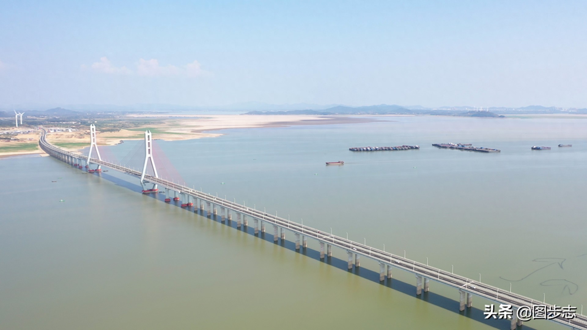 横跨鄱阳湖!航拍“东方百慕大”老爷庙水域上的鄱阳湖二桥