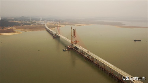 横跨鄱阳湖!航拍“东方百慕大”老爷庙水域上的鄱阳湖二桥