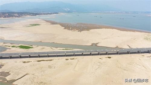 横跨鄱阳湖!航拍“东方百慕大”老爷庙水域上的鄱阳湖二桥
