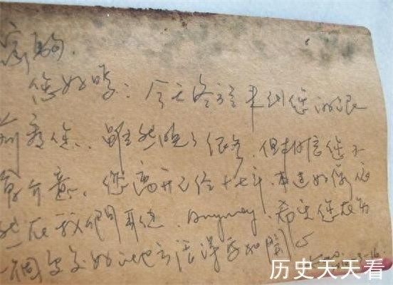 实地探访黄家驹香港墓地,墓葬极其普通,祭拜者不断