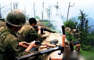 ​为什么中国让两山轮战打了10年？“拖垮”越南“熬干”了苏联