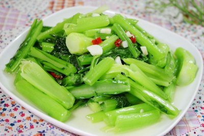 ​清炒小白菜：颜色翠绿，清脆可口，营养丰富，你值得拥有