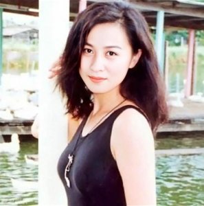 ​刘嘉玲年轻时美照