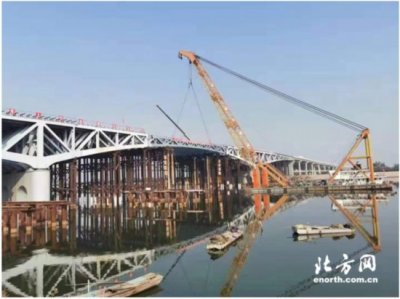 ​滨海新区西外环高速跨海河特大桥主体合龙