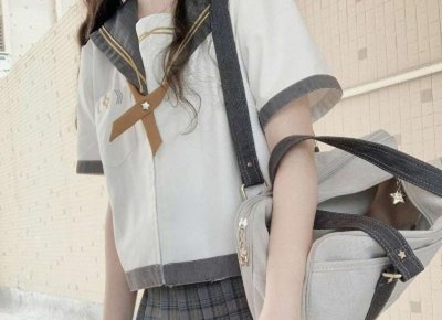 ​男子突如其来表白女子十分震惊(女子深情表白男子竟转身就走)