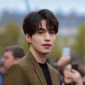 ​短刘海发型男适合各种脸型（适合高发际线男生的3款刘海发型）